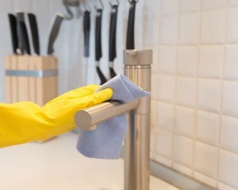 طريقة تنظيف المطبخ وترتيبه